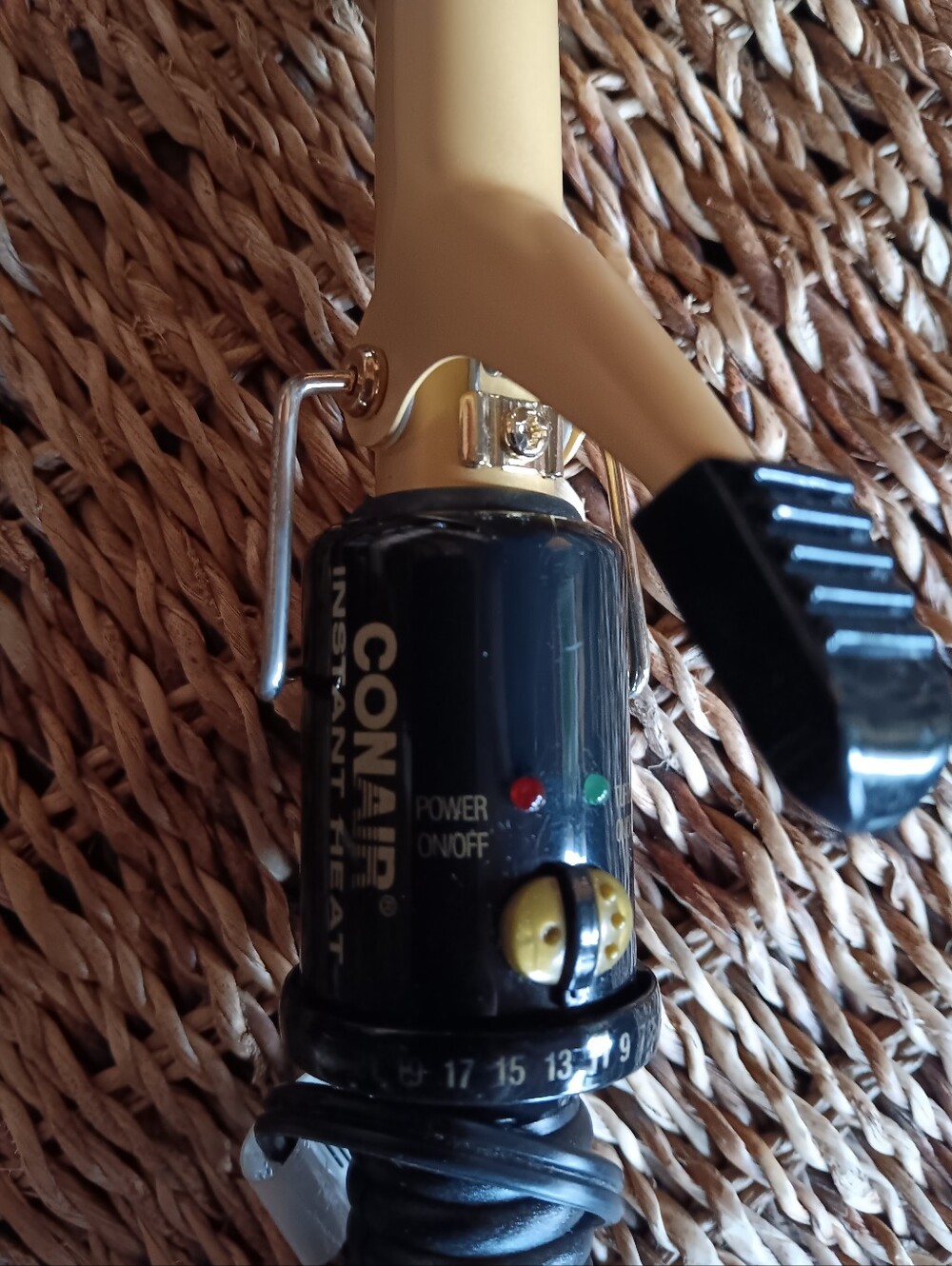 Conair 3/4" Ceramic Spiral Curling Iron NWOB New Without Box Perfect